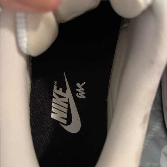Nike Air Cream and Black Sneakers sz7.5 mint condition - Picture 4 of 5